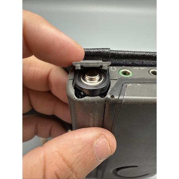 Sony ICF SW100 World Band Receiver FM AM LW SW SSB Radio w Case Manual - Picture 7 of 13